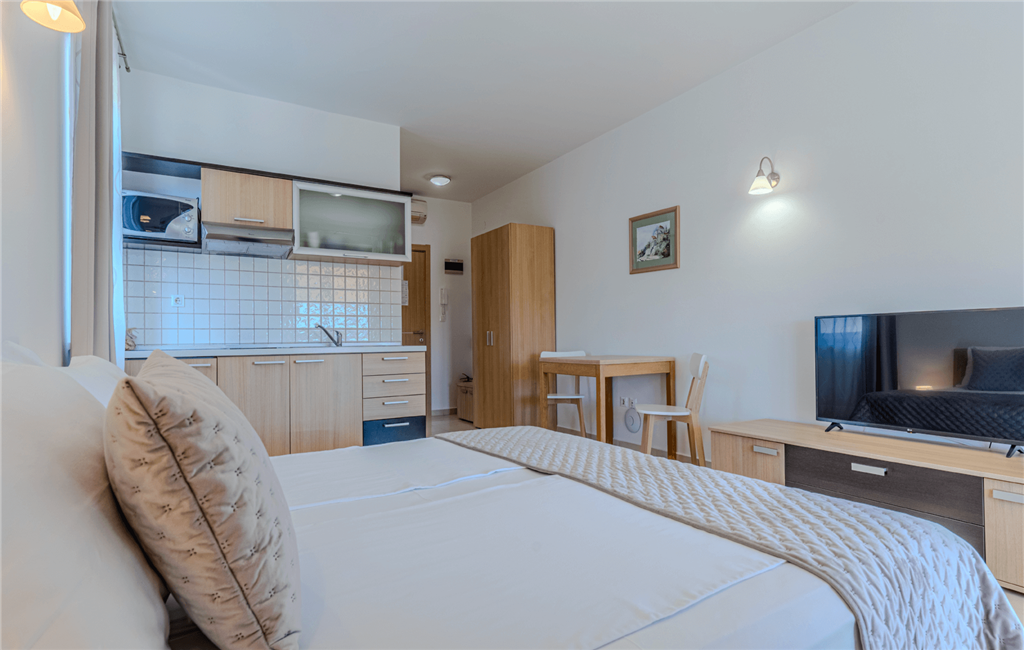 Studio apartment Crepsa 2